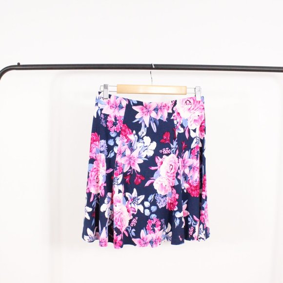 *Suzy Shier Floral Mini Skirt - Picture 2 of 4